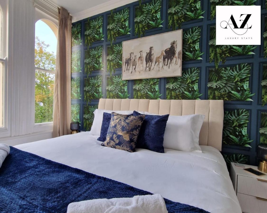 Two Bedroom Mansion House Apartment By Az Luxury Stays Newmarket With Parking And Wifi Exterior photo